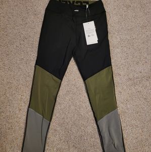 BNWT Flag Nor Fail legging size xs